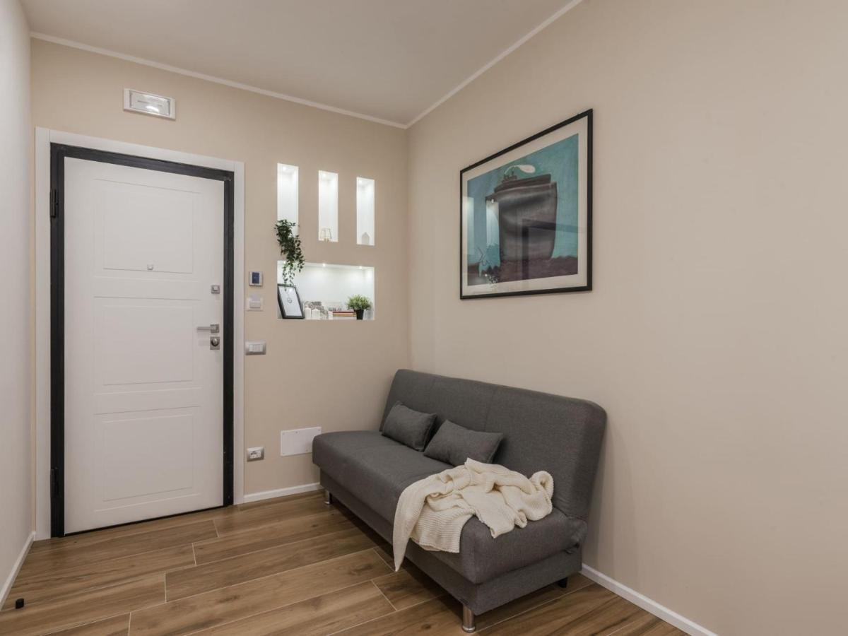 The Best Rent - Modern Three-Bedroom Apartment A Few Steps From The Colosseum Екстериор снимка