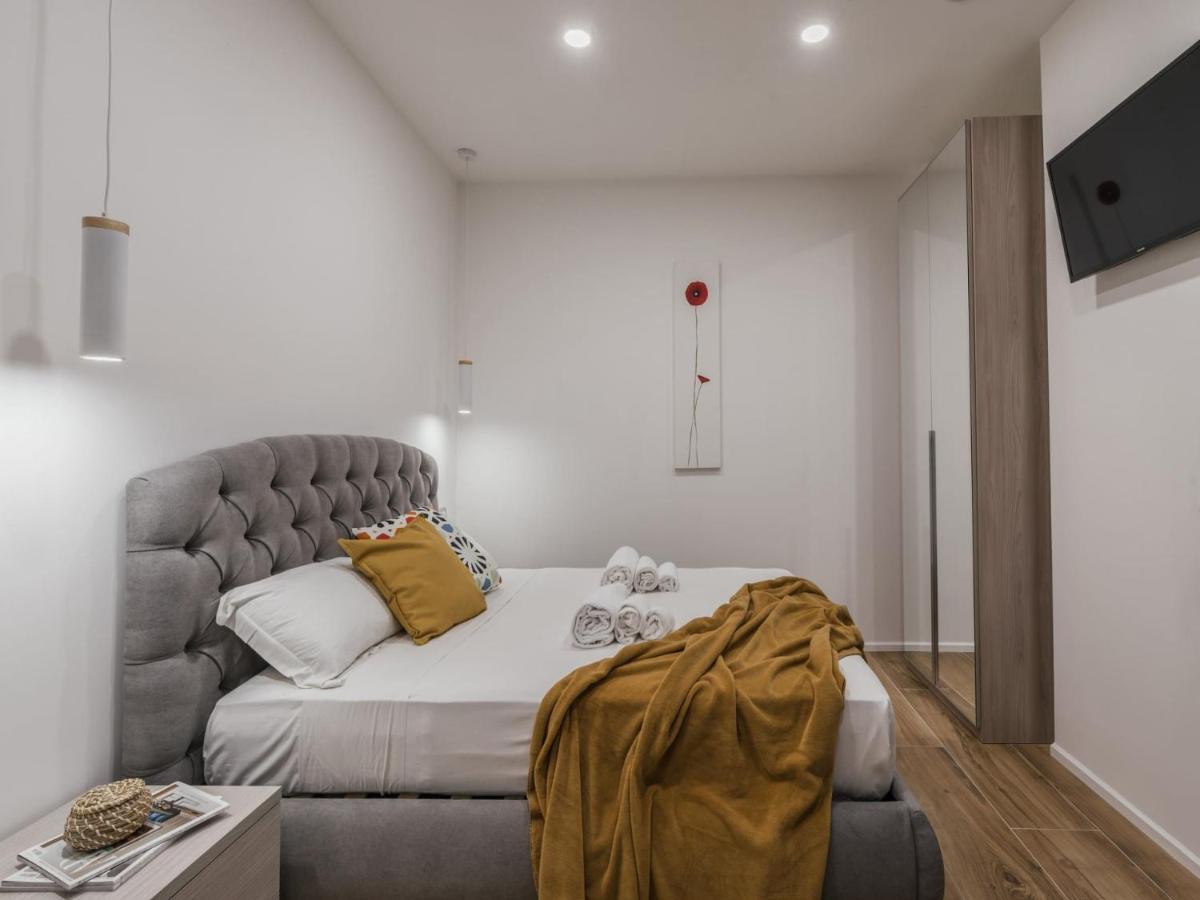 The Best Rent - Modern Three-Bedroom Apartment A Few Steps From The Colosseum Екстериор снимка