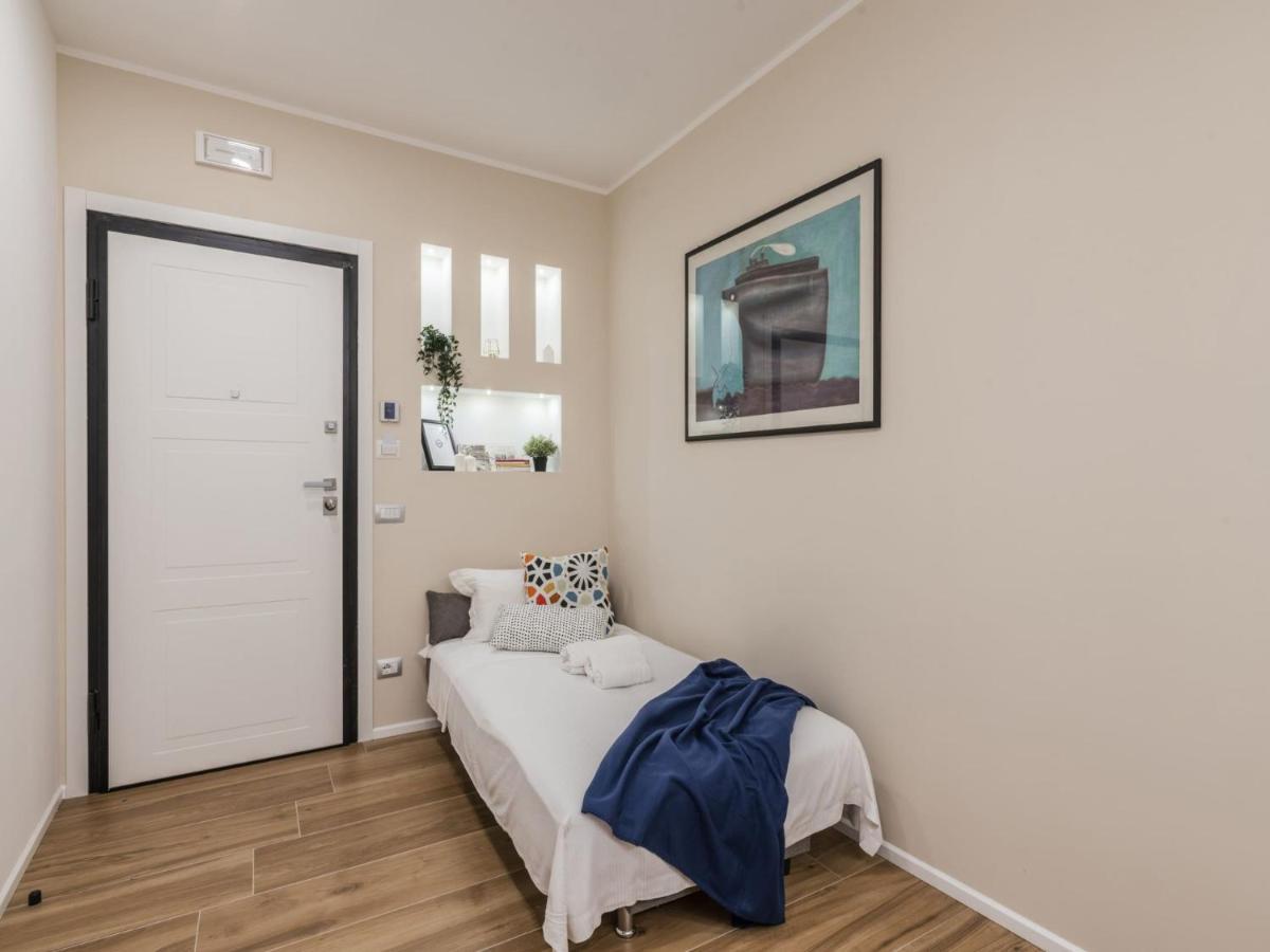 The Best Rent - Modern Three-Bedroom Apartment A Few Steps From The Colosseum Екстериор снимка