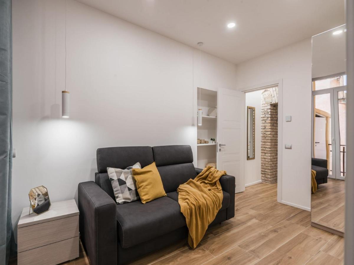 The Best Rent - Modern Three-Bedroom Apartment A Few Steps From The Colosseum Екстериор снимка