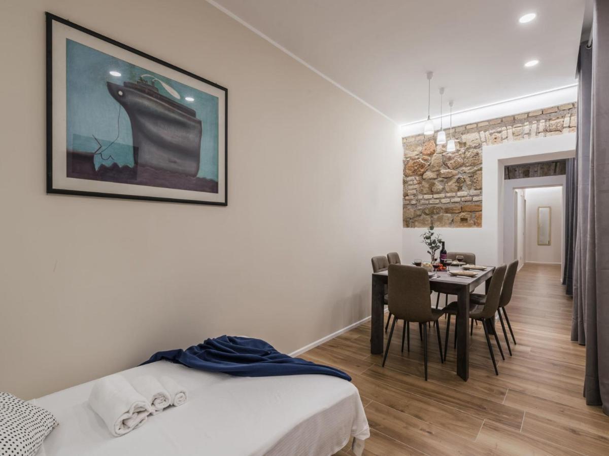 The Best Rent - Modern Three-Bedroom Apartment A Few Steps From The Colosseum Екстериор снимка