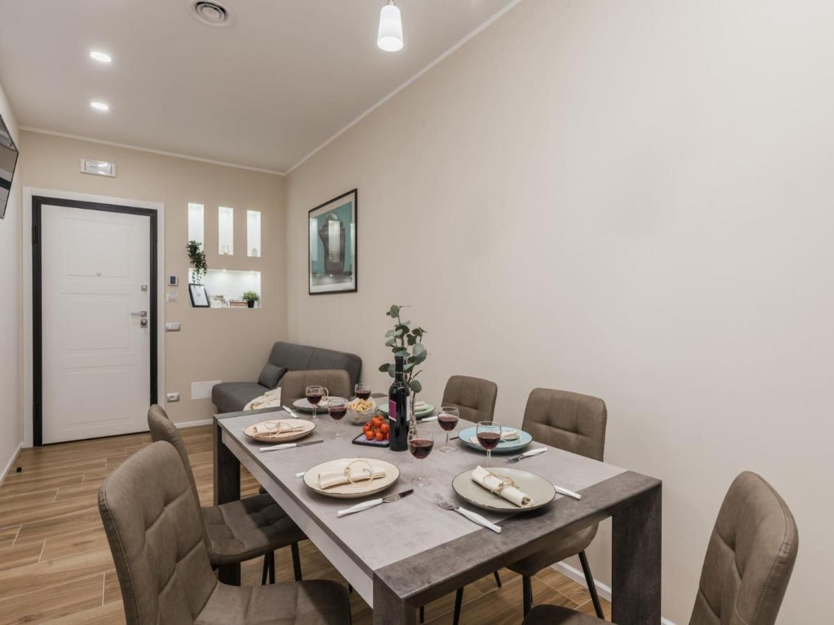The Best Rent - Modern Three-Bedroom Apartment A Few Steps From The Colosseum Екстериор снимка
