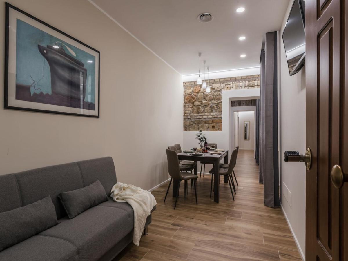 The Best Rent - Modern Three-Bedroom Apartment A Few Steps From The Colosseum Екстериор снимка