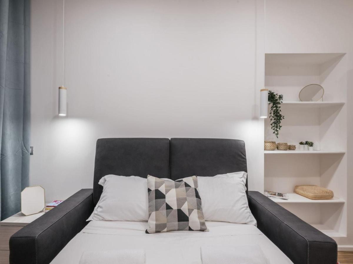 The Best Rent - Modern Three-Bedroom Apartment A Few Steps From The Colosseum Екстериор снимка